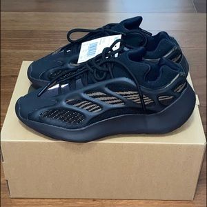 Yeezy 700 V3 ‘Clay Brown’